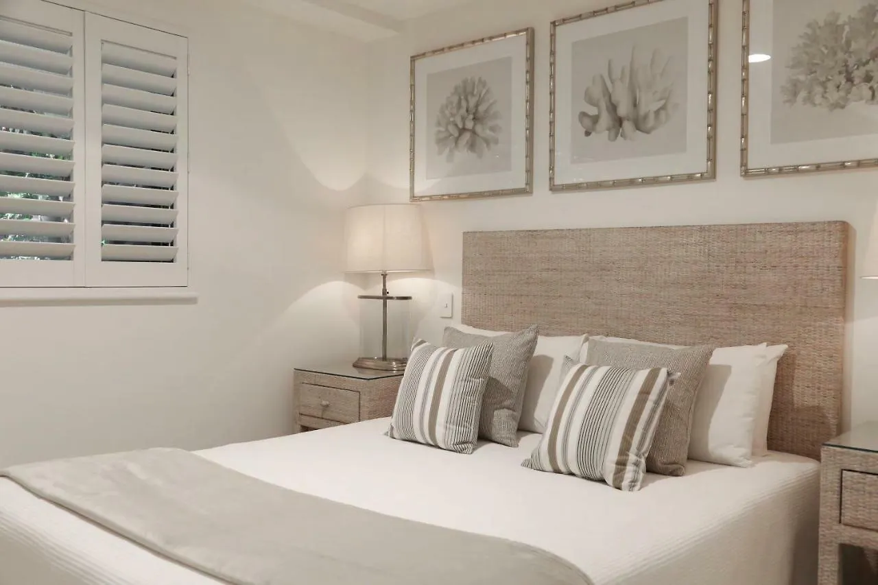 Hastings Park: Elegant Noosa Gem By The Beach Apartment