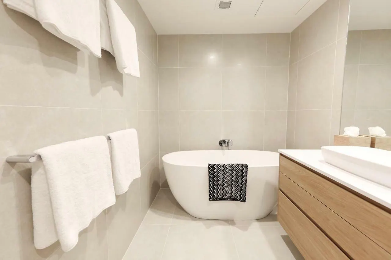 Hastings Park: Elegant Noosa Gem By The Beach