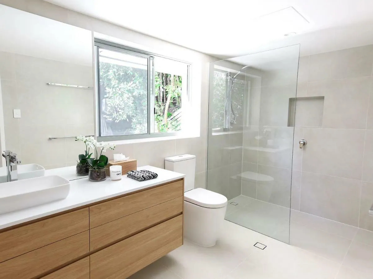 Hastings Park: Elegant Noosa Gem By The Beach Apartament